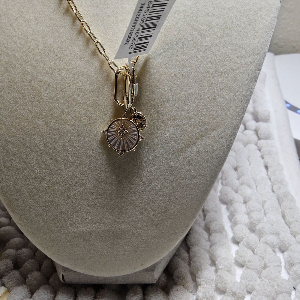 NWOT Goldtone Unwritten Mother of Pearl Pendant Necklace - Picture 6 of 6